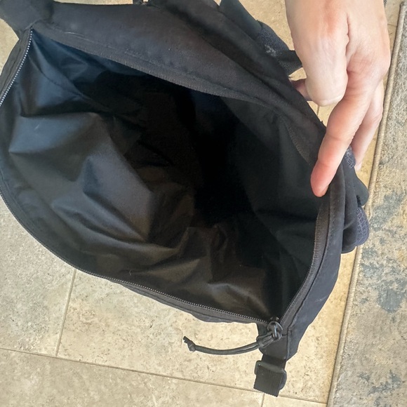 Patagonia Jalama 28L Men Black backpack travel pack daypack laptop padded straps - Picture 4 of 11